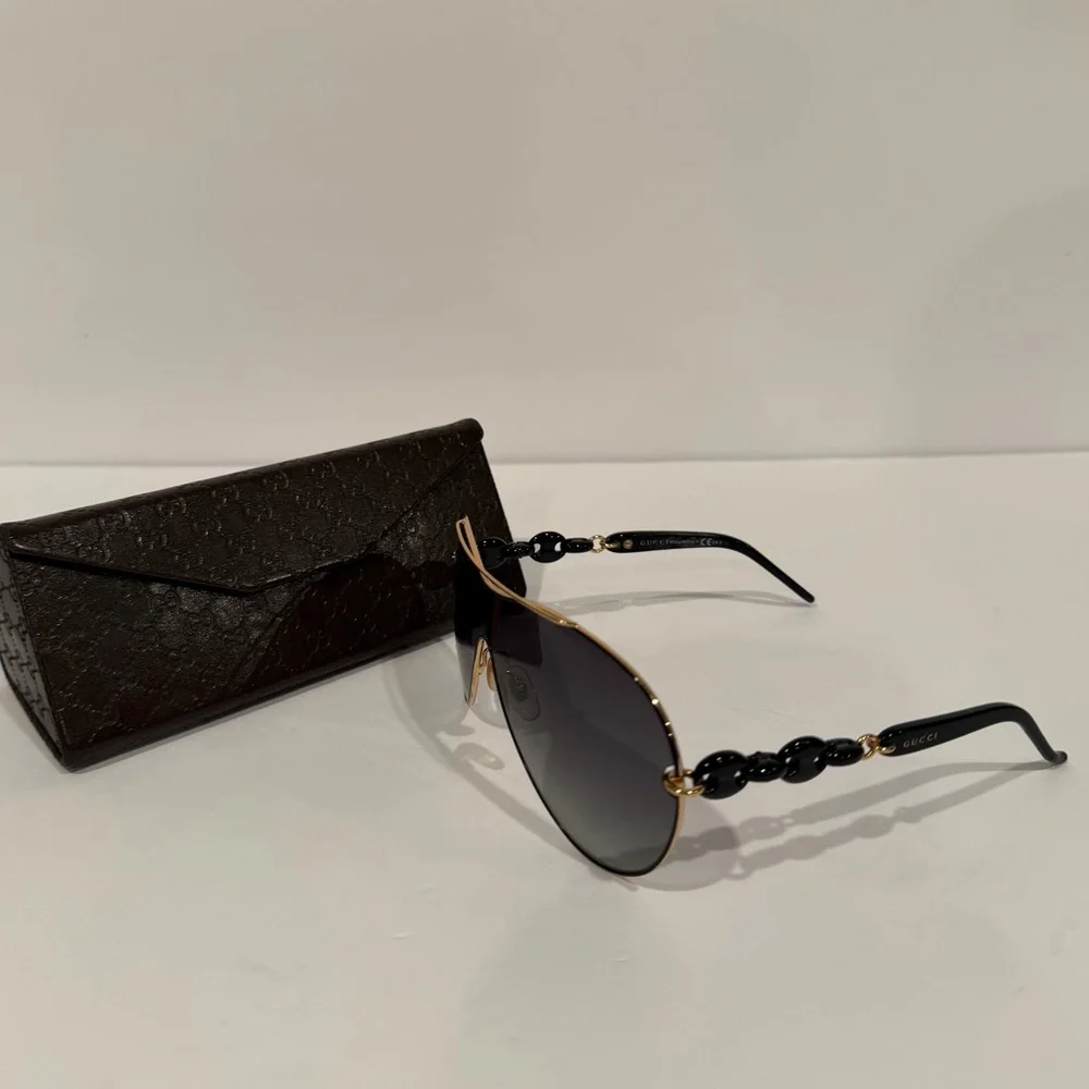 Gucci Black and Gold Aviator Sunglasses - Picture 3 of 5